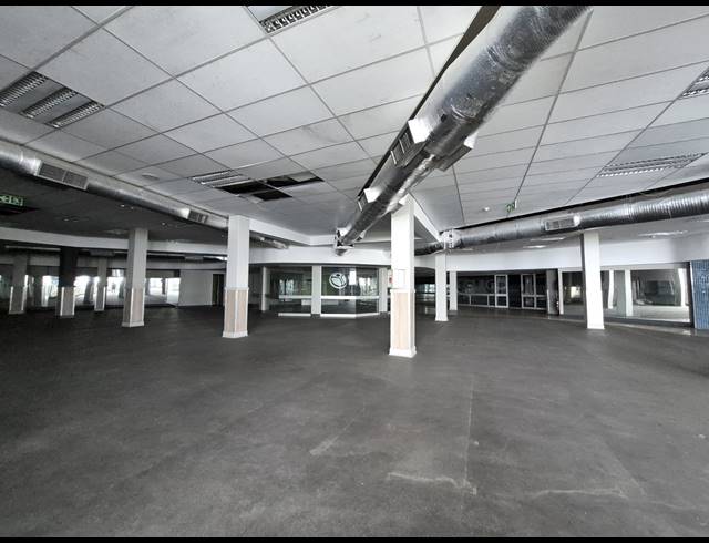 2,354M² RETAIL TO LET IN CRAIGHALL